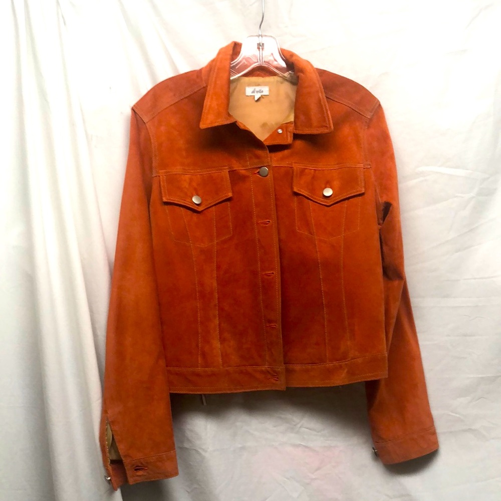 Suede short jacket, lined. Jean style